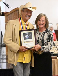 Jim Murff family accepting plaque